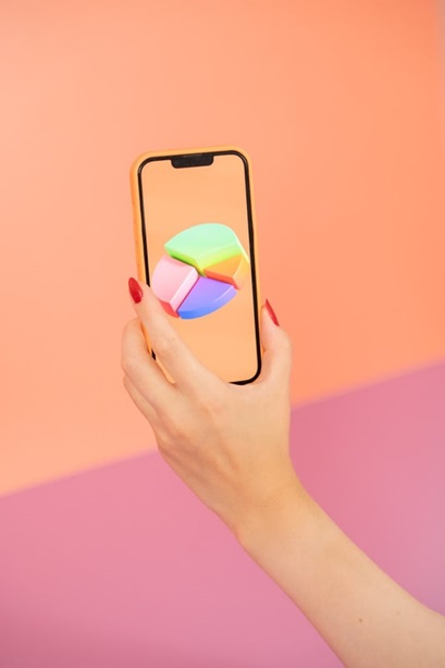 Segurando celular